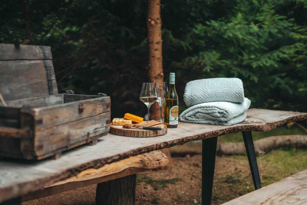 Cosy Forest Lodge Penrhos  Bagian luar foto