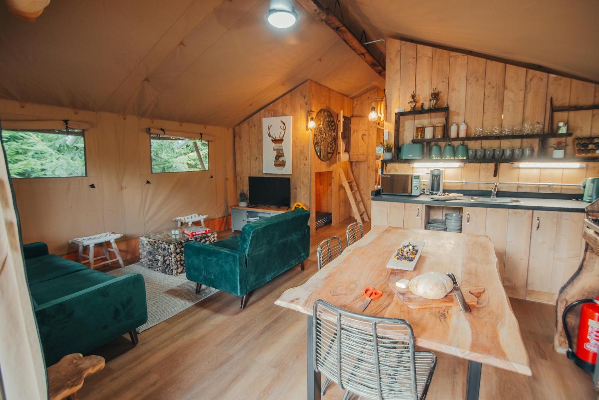 Cosy Forest Lodge Penrhos  Bagian luar foto
