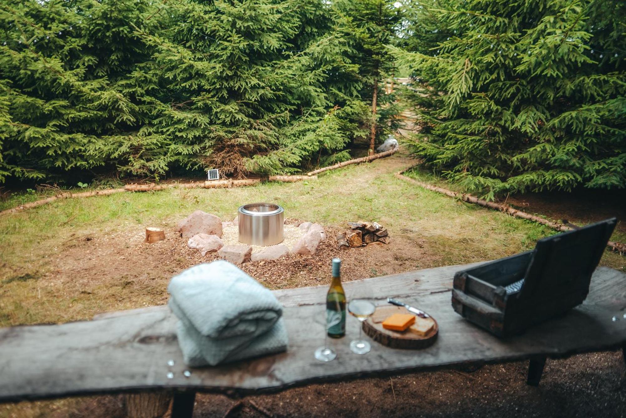 Cosy Forest Lodge Penrhos  Bagian luar foto