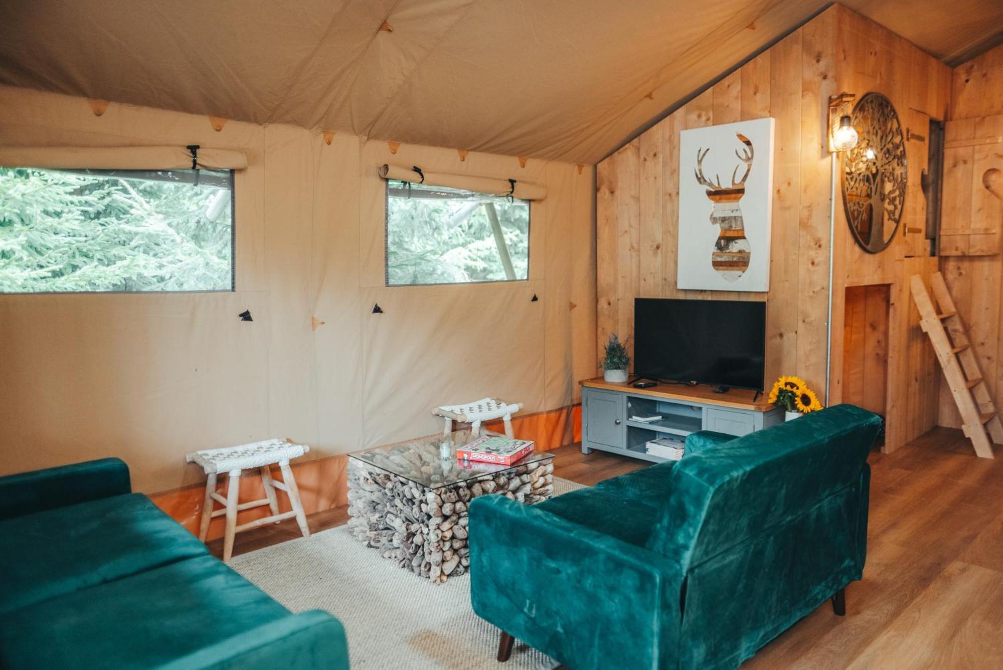 Cosy Forest Lodge Penrhos  Bagian luar foto