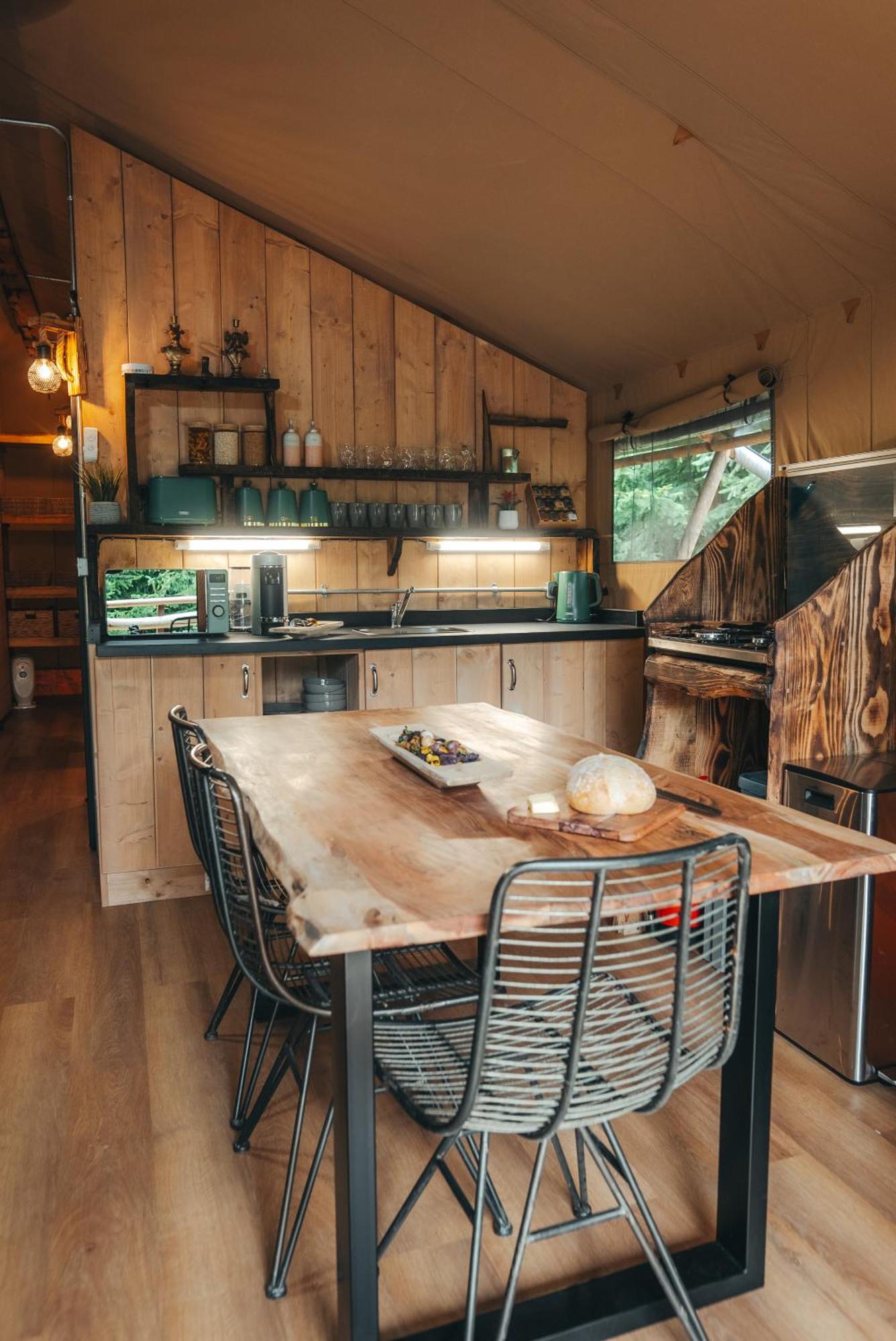 Cosy Forest Lodge Penrhos  Bagian luar foto