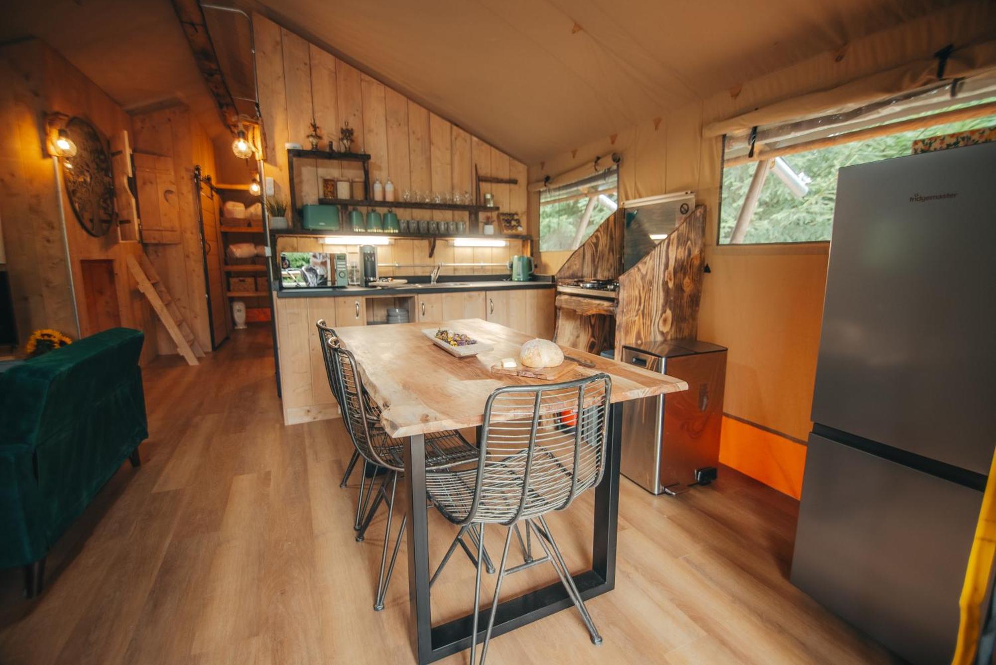 Cosy Forest Lodge Penrhos  Bagian luar foto