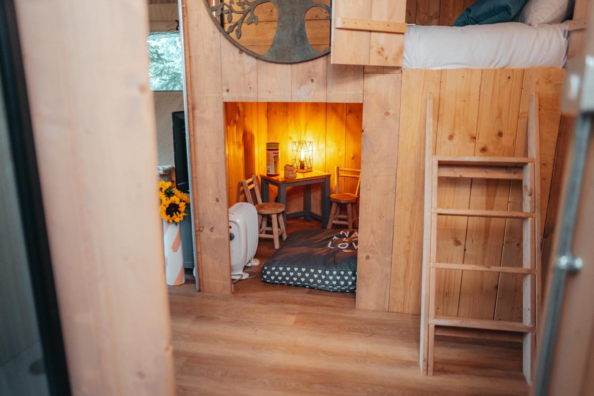 Cosy Forest Lodge Penrhos  Bagian luar foto