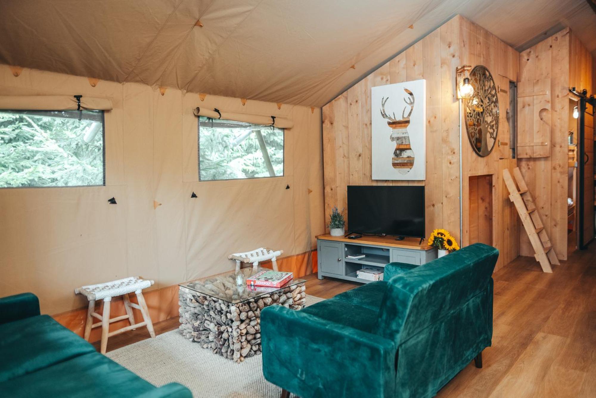 Cosy Forest Lodge Penrhos  Bagian luar foto