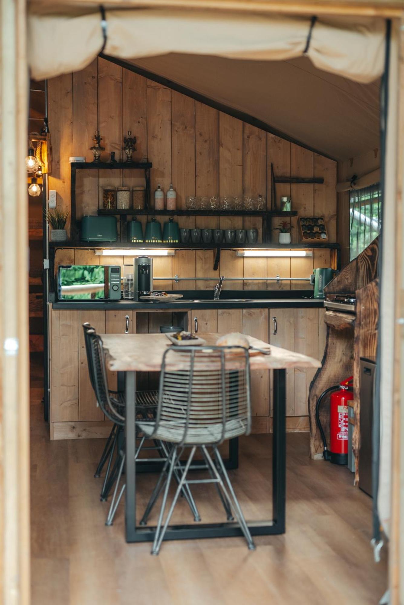 Cosy Forest Lodge Penrhos  Bagian luar foto