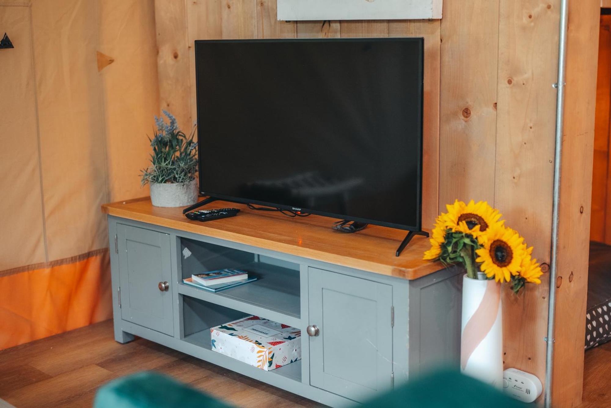Cosy Forest Lodge Penrhos  Bagian luar foto